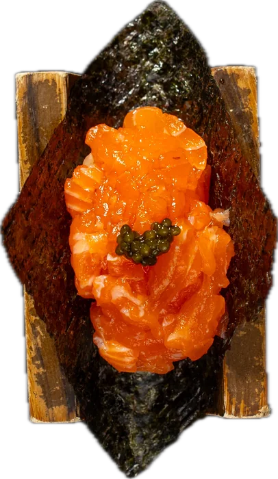 Salmon handroll with caviar