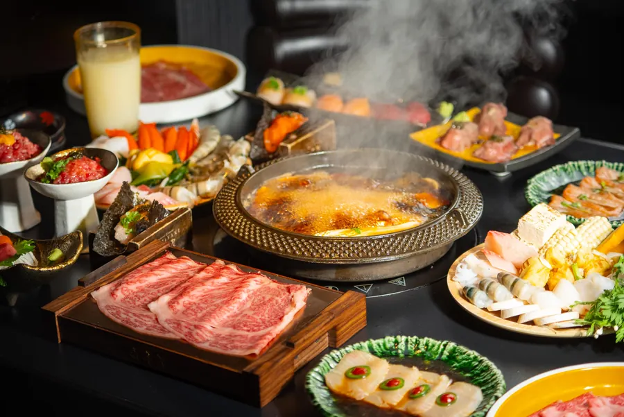 The sukiyaki pot at full boil